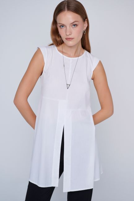 Sleeveless top with accessory - White