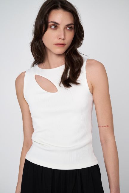 Cut-out sleeveless blouse - Cream