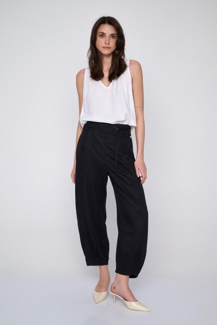 Trousers in loose fit - Black