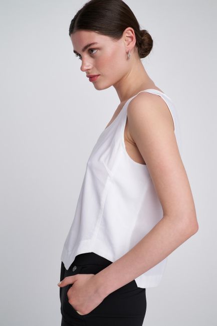 V-neck sleeveless top - White
